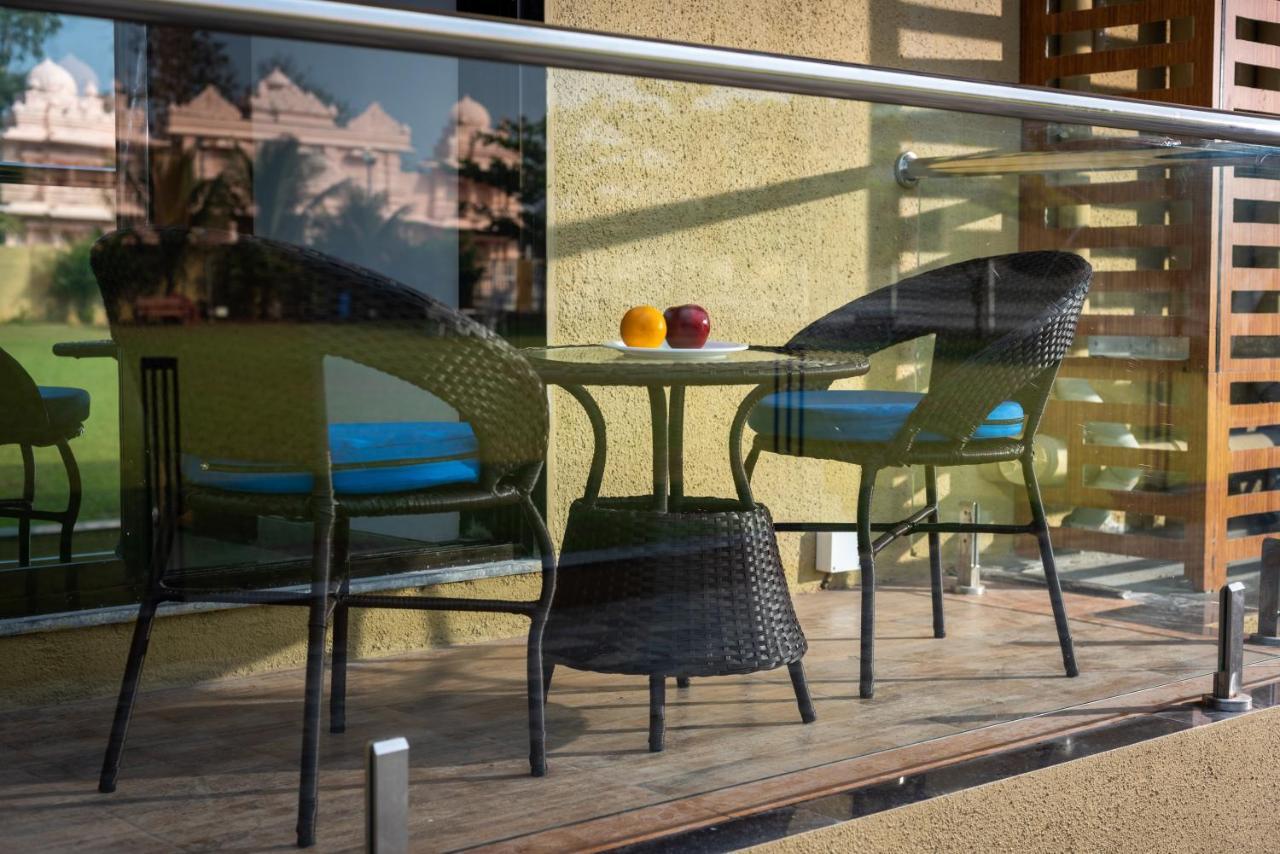 Paramount Riverfront Resort & Spa, Karjat Eksteriør bilde