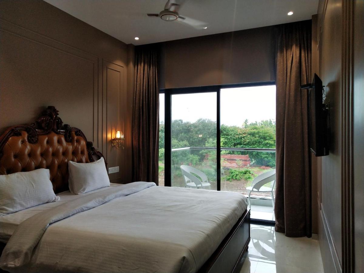Paramount Riverfront Resort & Spa, Karjat Eksteriør bilde