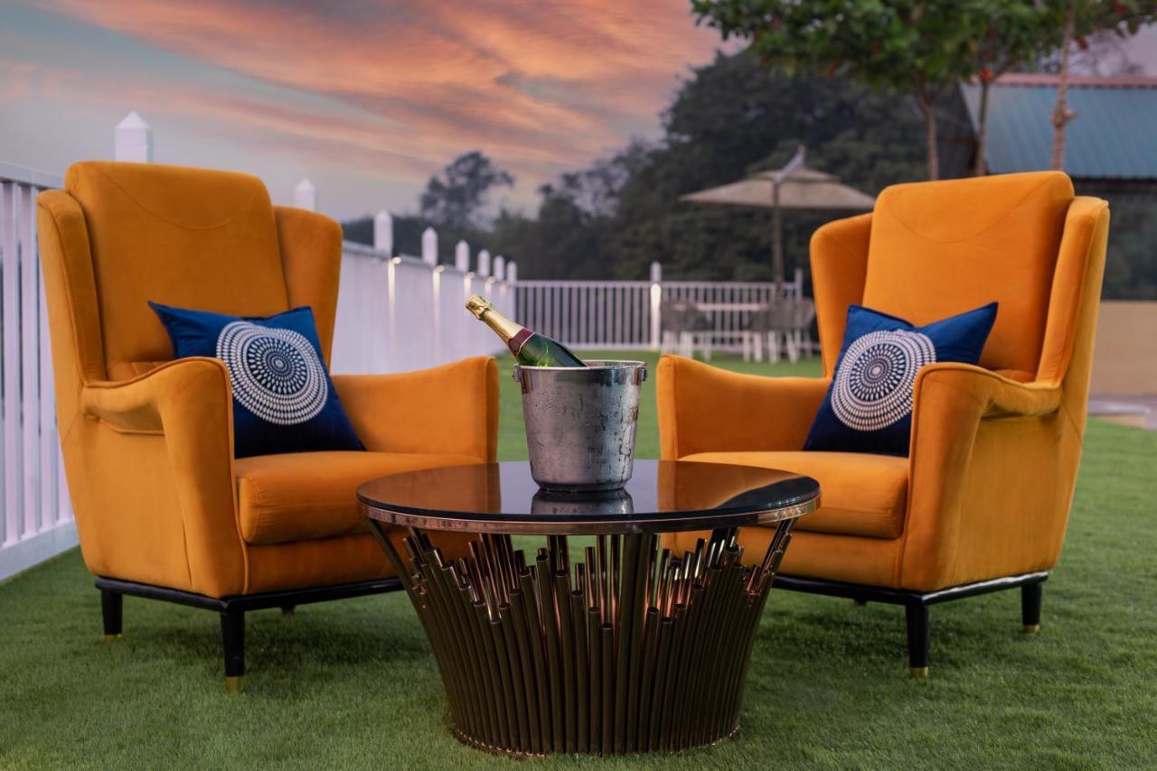 Paramount Riverfront Resort & Spa, Karjat Eksteriør bilde