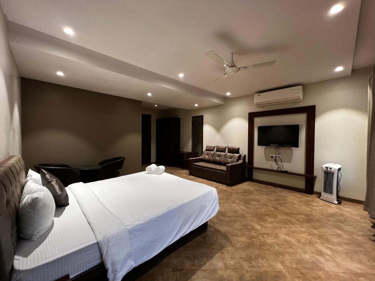 Paramount Riverfront Resort & Spa, Karjat Eksteriør bilde