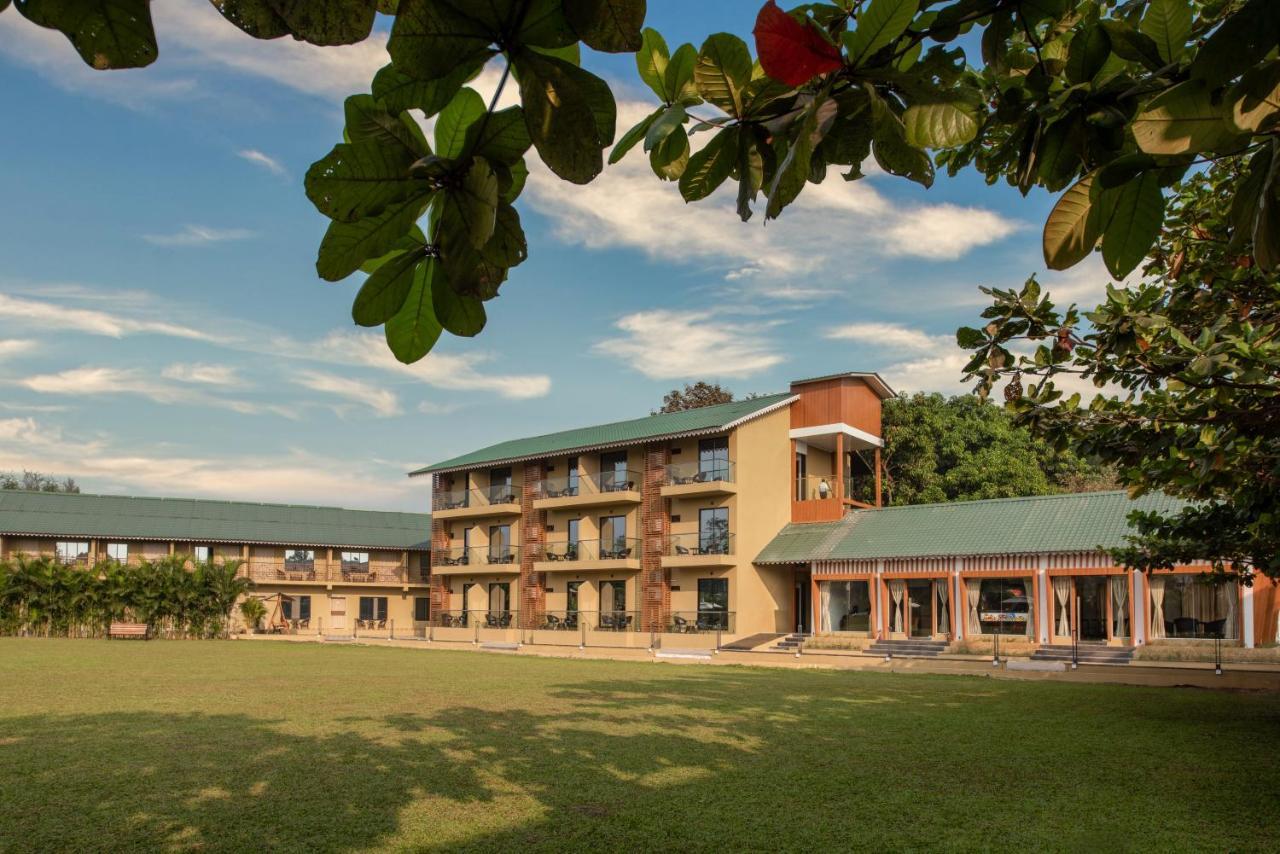 Paramount Riverfront Resort & Spa, Karjat Eksteriør bilde