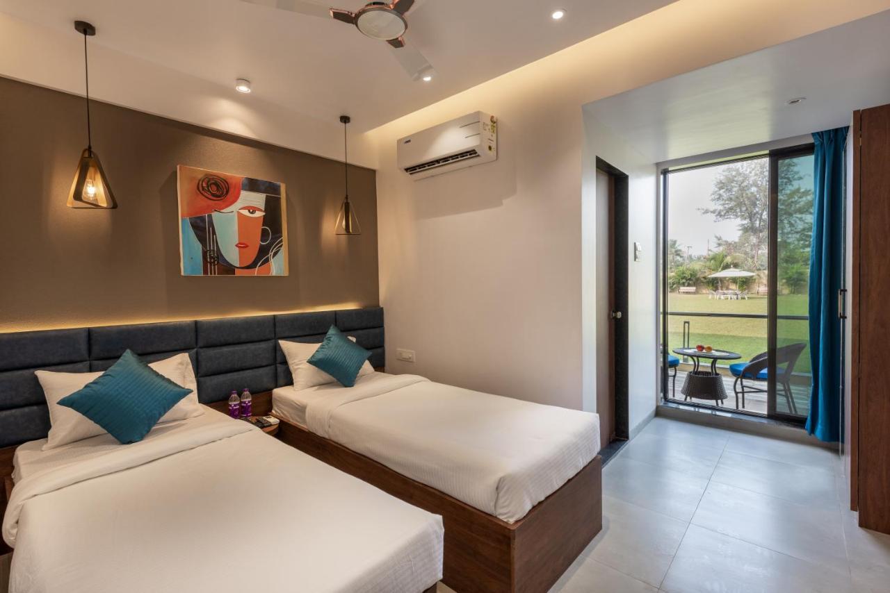 Paramount Riverfront Resort & Spa, Karjat Eksteriør bilde