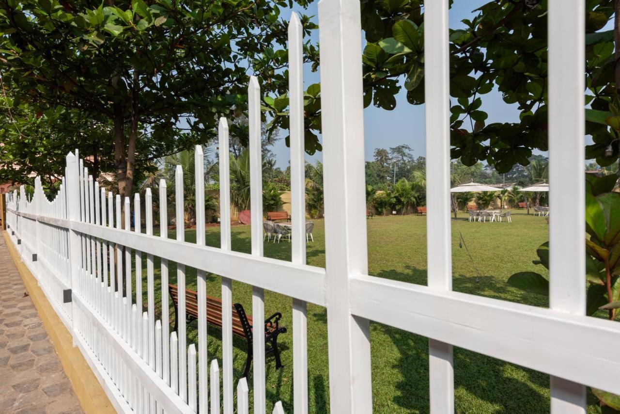 Paramount Riverfront Resort & Spa, Karjat Eksteriør bilde