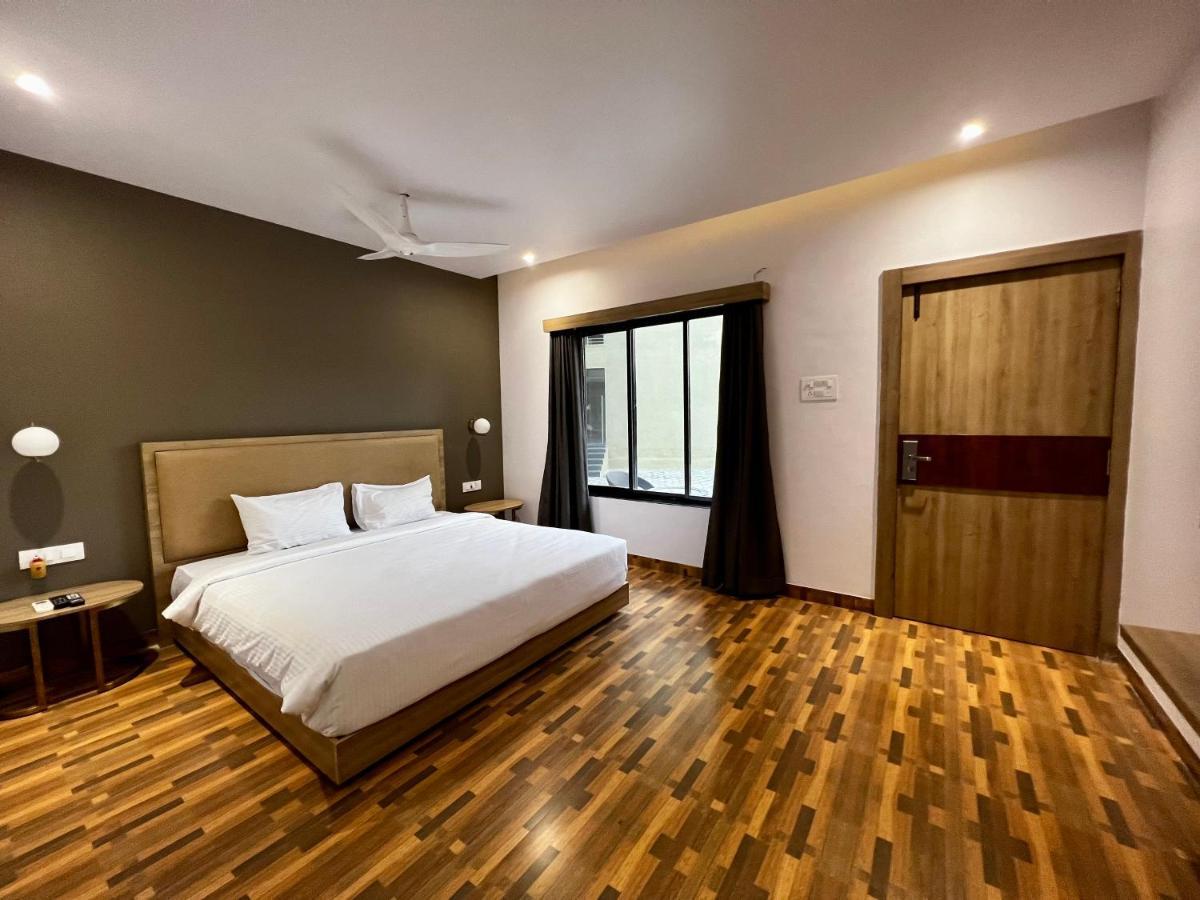 Paramount Riverfront Resort & Spa, Karjat Eksteriør bilde