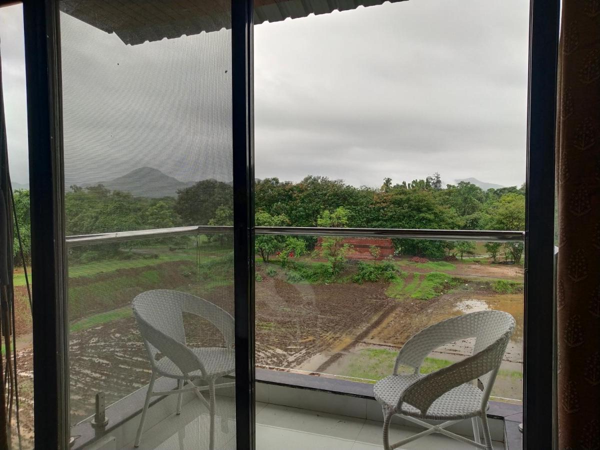 Paramount Riverfront Resort & Spa, Karjat Eksteriør bilde