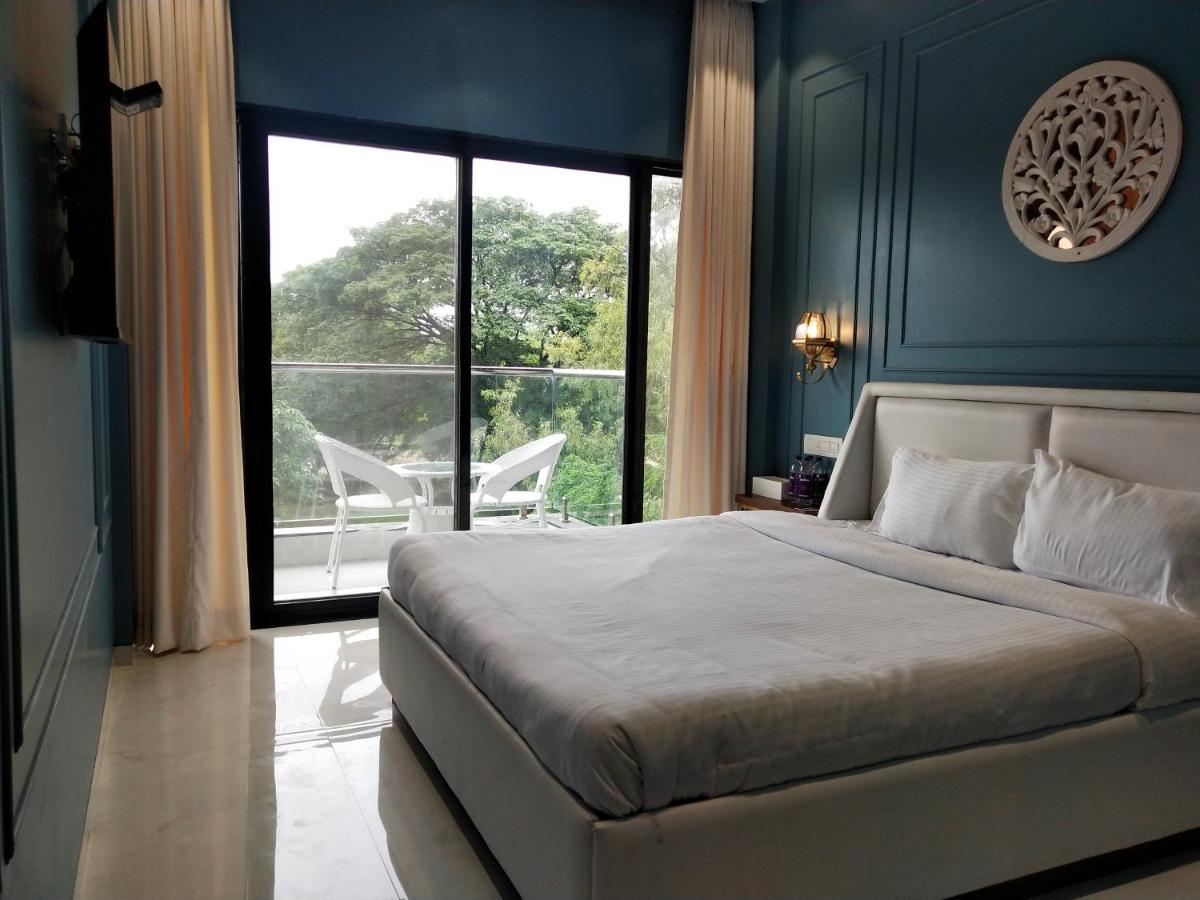 Paramount Riverfront Resort & Spa, Karjat Eksteriør bilde