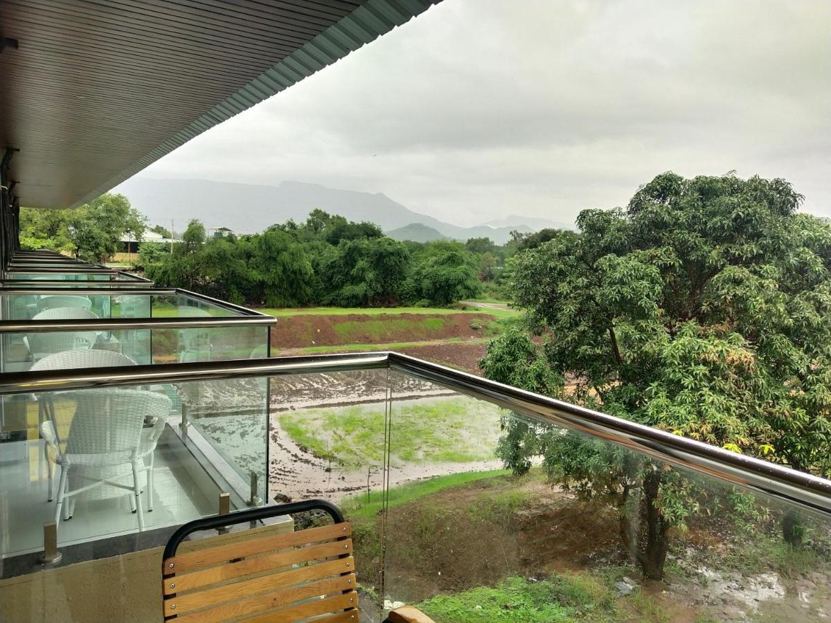 Paramount Riverfront Resort & Spa, Karjat Eksteriør bilde