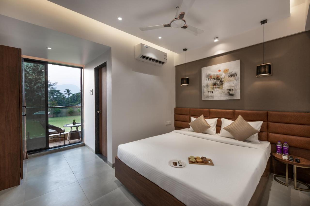 Paramount Riverfront Resort & Spa, Karjat Eksteriør bilde