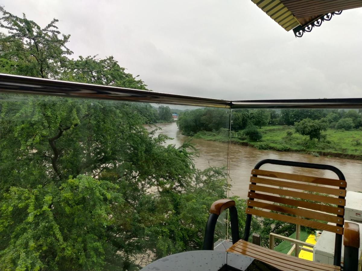 Paramount Riverfront Resort & Spa, Karjat Eksteriør bilde