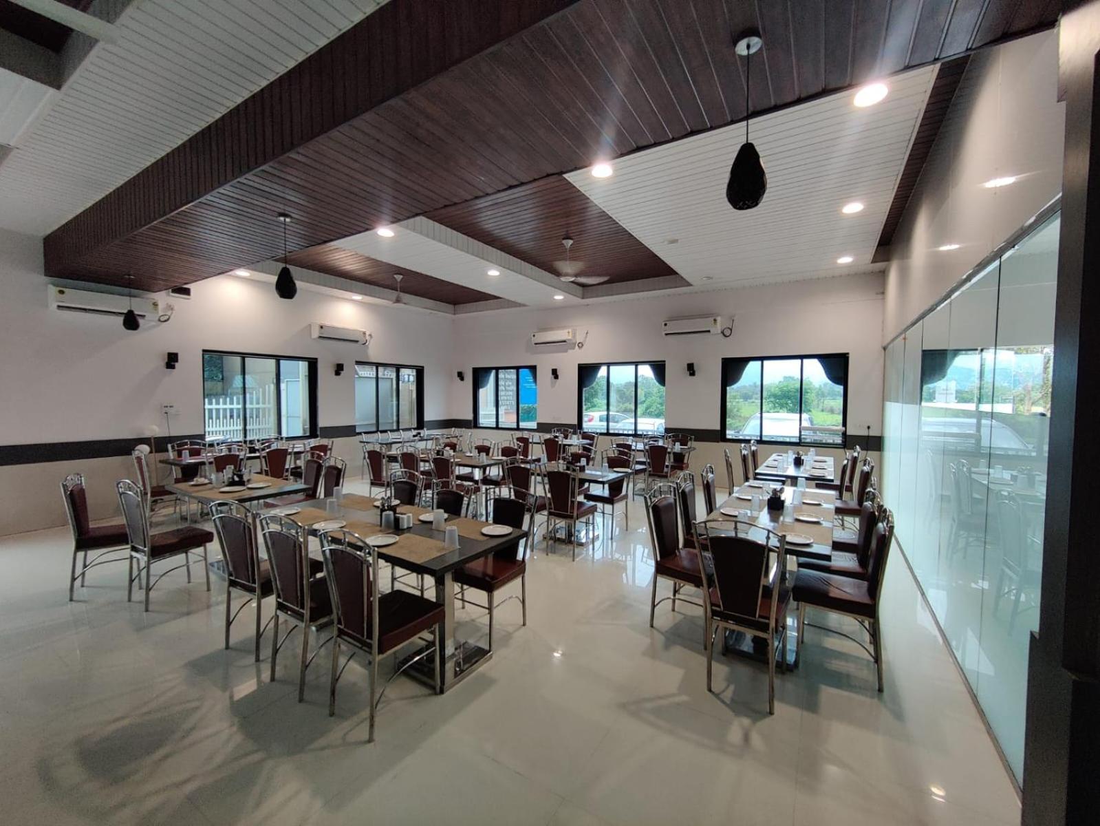 Paramount Riverfront Resort & Spa, Karjat Eksteriør bilde