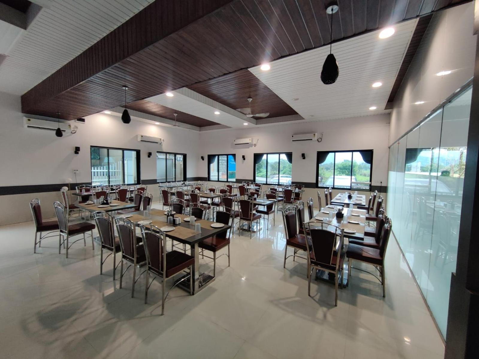 Paramount Riverfront Resort & Spa, Karjat Eksteriør bilde