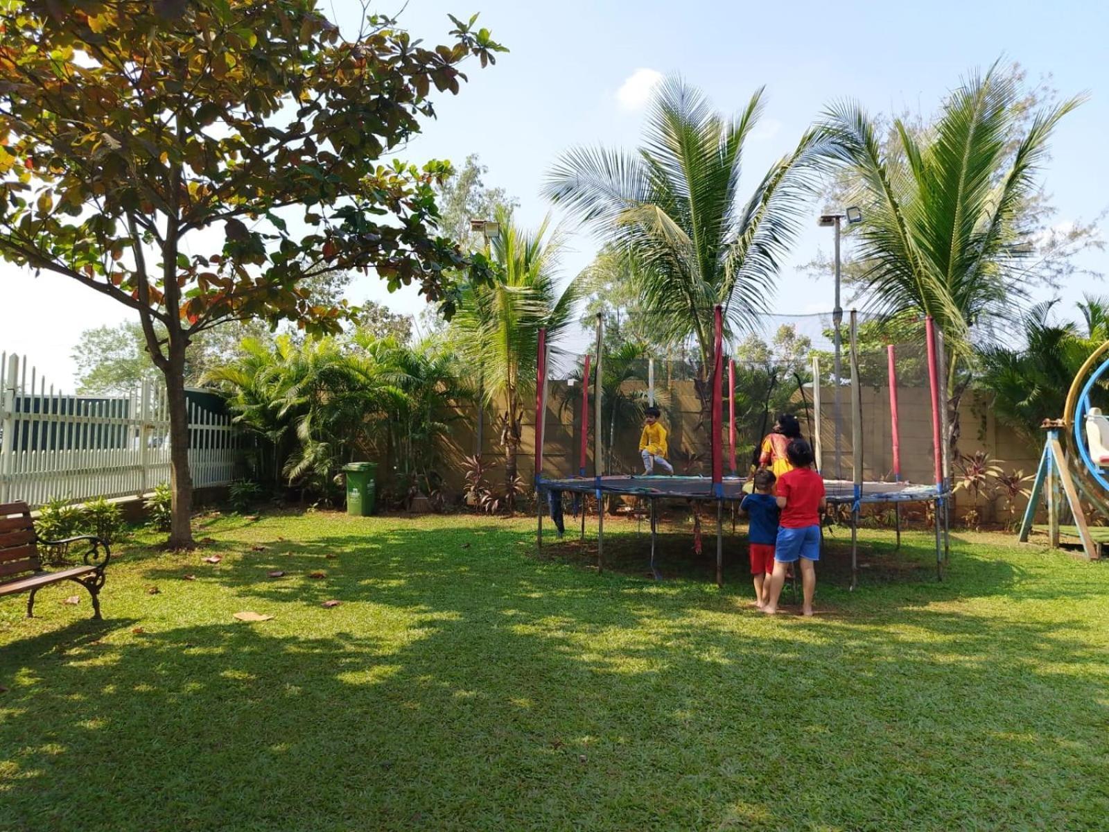 Paramount Riverfront Resort & Spa, Karjat Eksteriør bilde